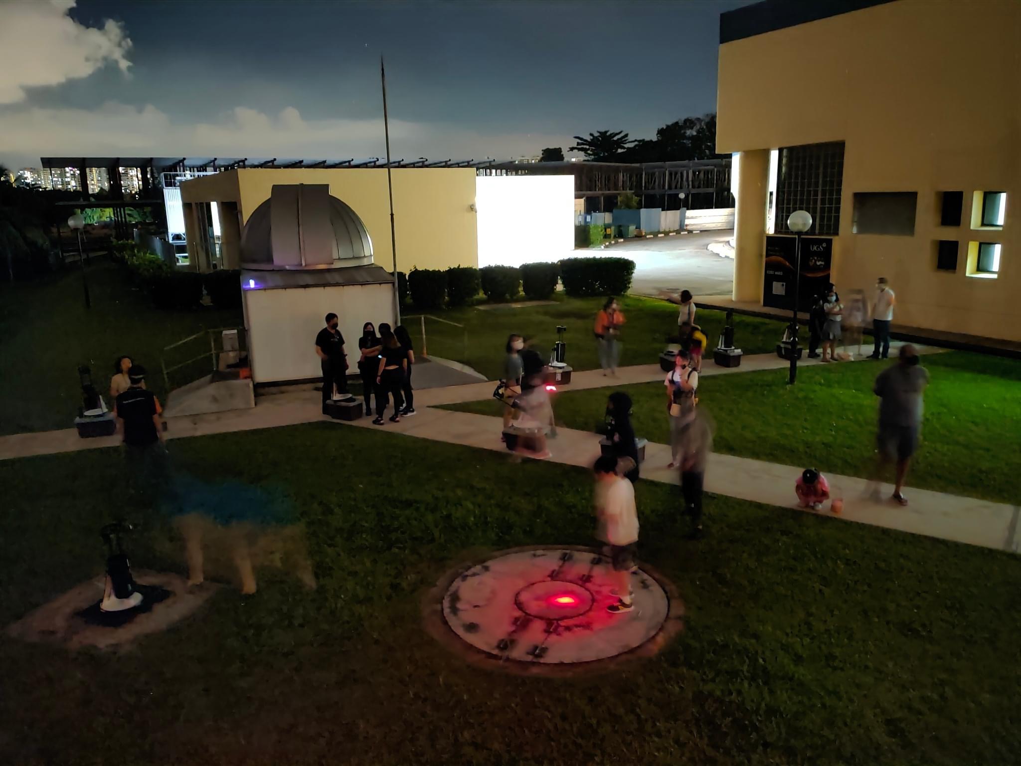 A crowd of visitors around the Science Centre Observatory.